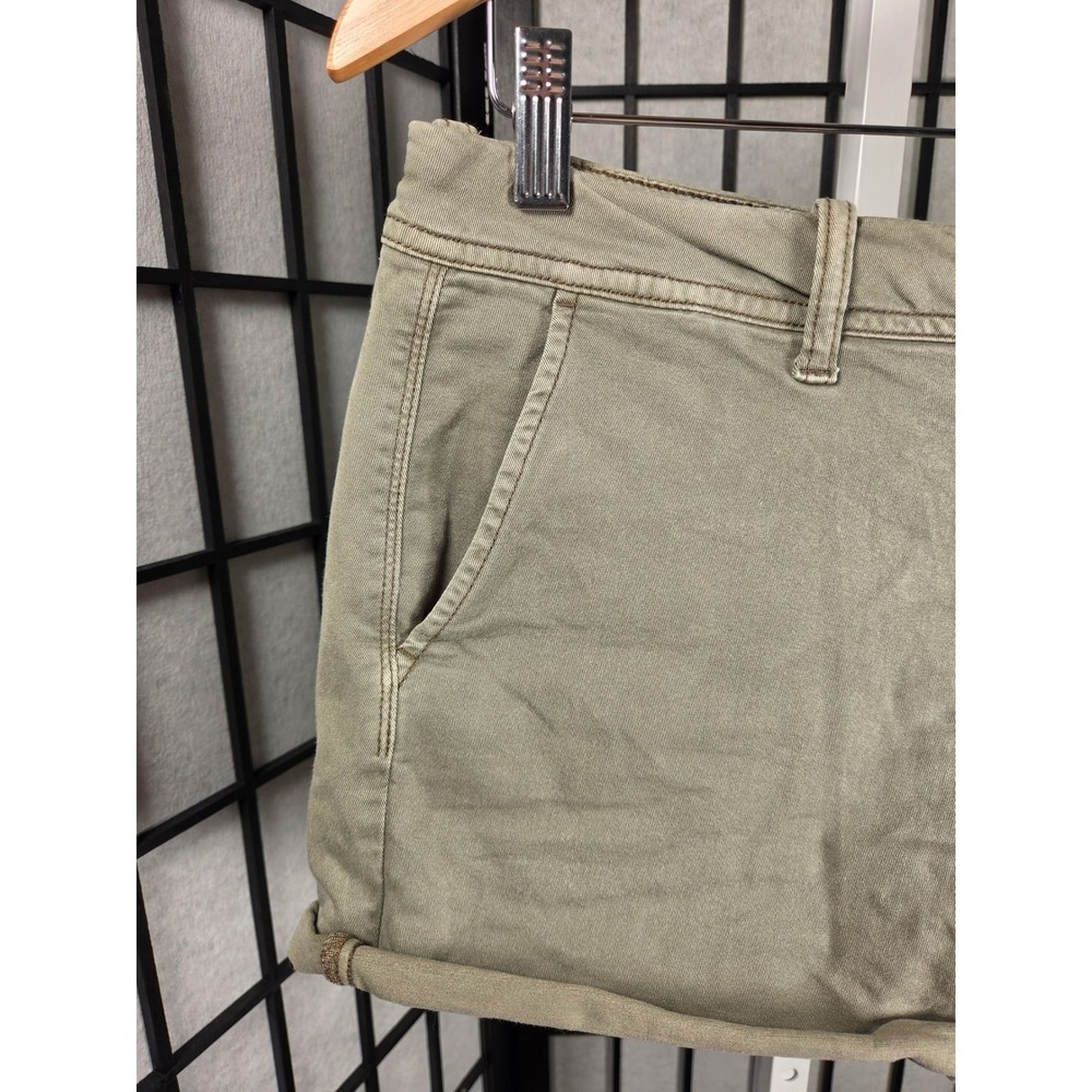 American Eagle Super Stretch Midi Shorts Olive Green Khaki Size 8 - Picture 2 of 5